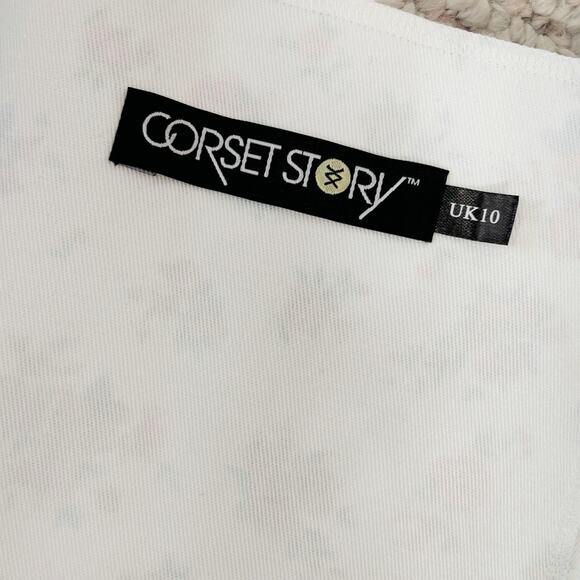 Corset Story Overbust Corset in White Floral Print | 6 - Picture 8 of 11